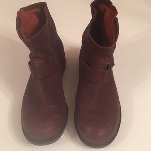 Report Jude Burgundy Leather Ankle Boots Size 7.5